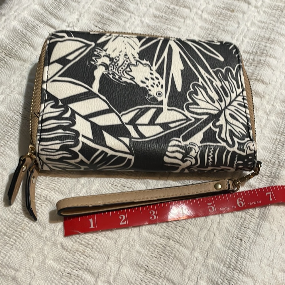 Kate Landry wallet black & white, tan accents, gold zipper, leaf design. - Picture 8 of 9